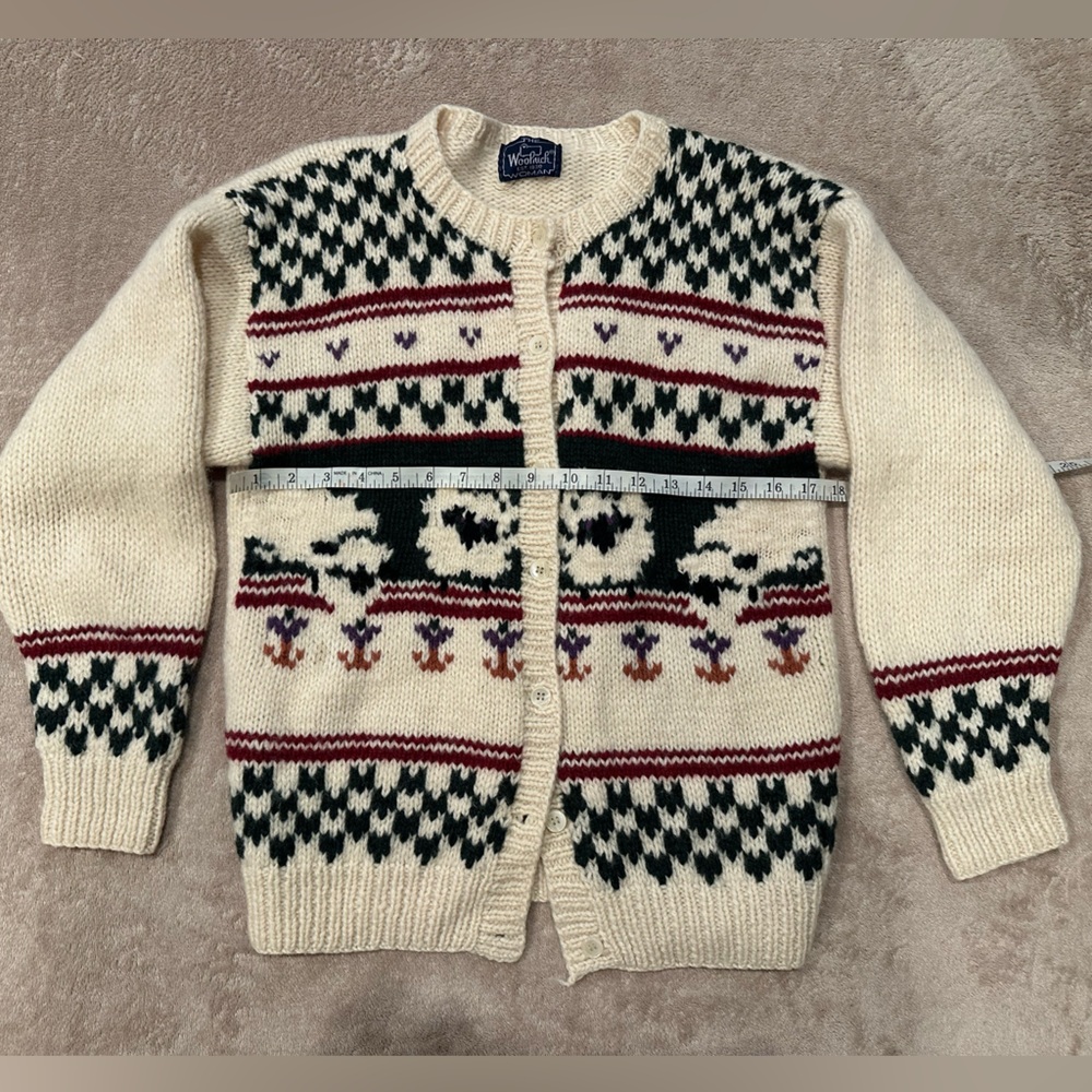 Vintage Women’s Woolrich Cream Cardigan with lambs